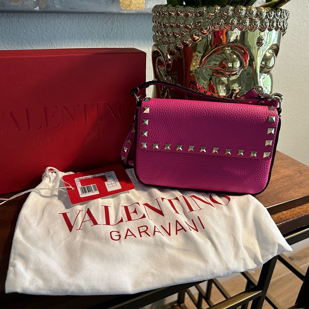 Valentino Garavani
Rockstud Leather Shoulder Bag